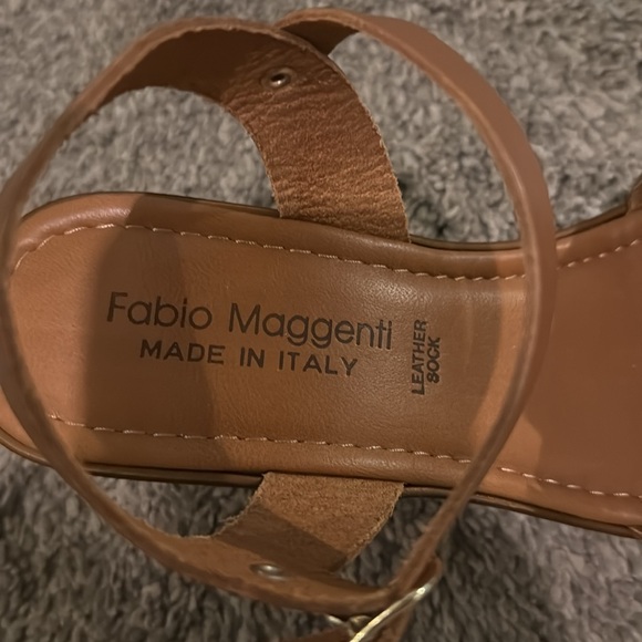 Unique shoes - Picture 2 of 5